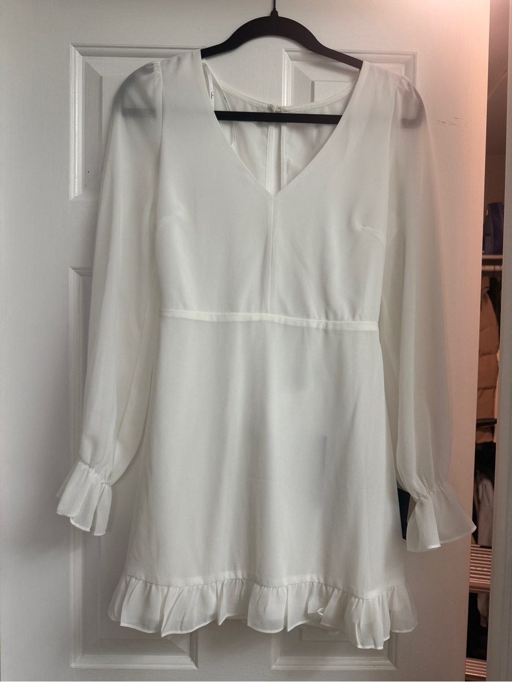 Lulu’s White V-Neck Ruffle Hem Long-Sleeve mini dress